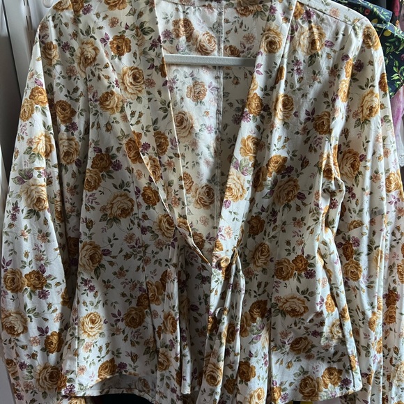 Petersyn Floral Tie Blouse - Picture 3 of 3